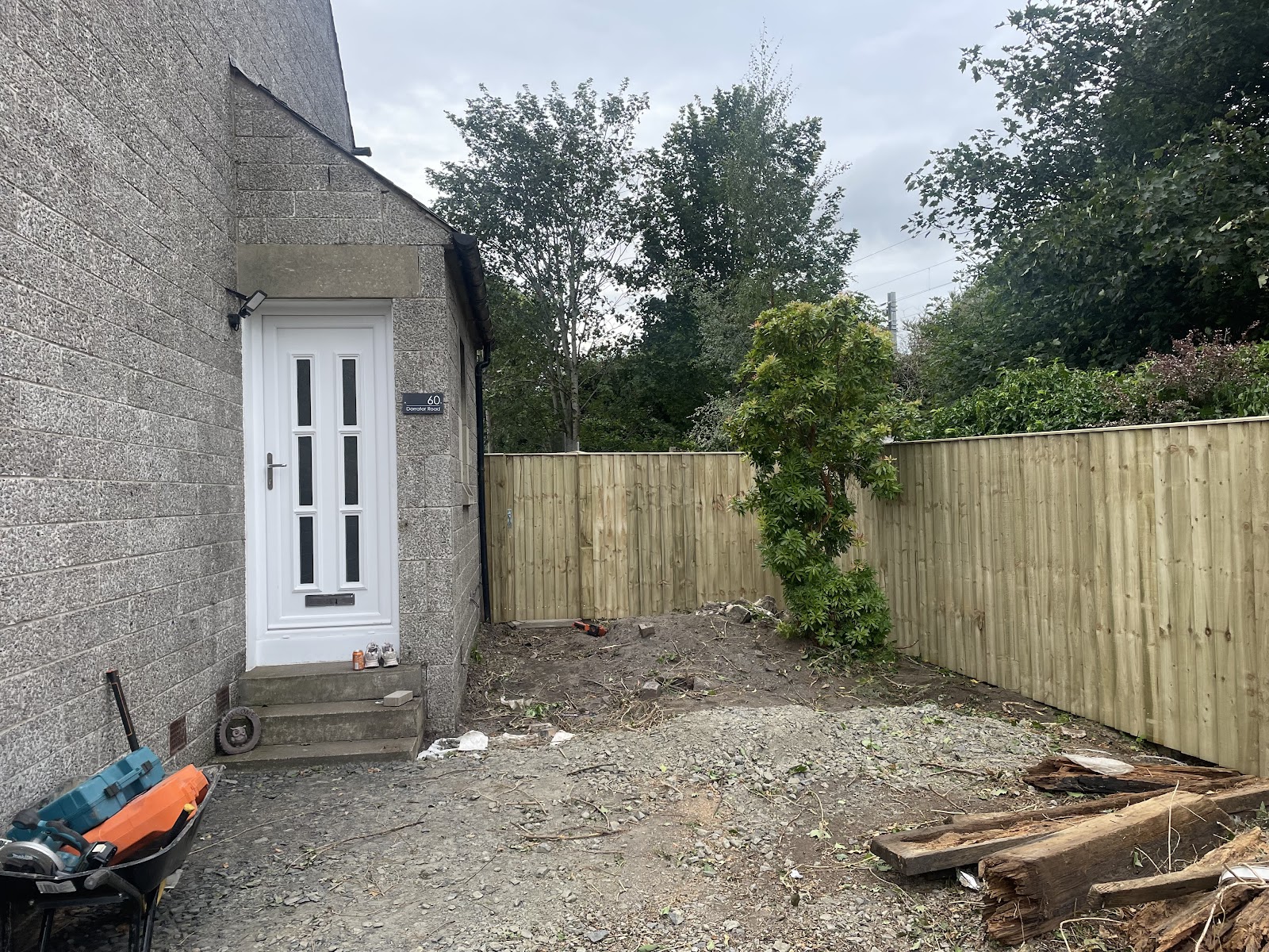 New timber boundary fence installed by Livingston Fencing Ltd